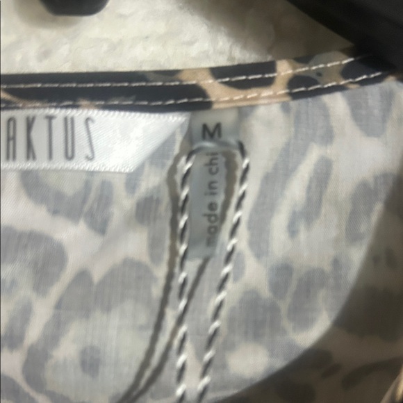 Kaktus Brown Leopard Peplum Blouse Ptp 19” - Picture 6 of 6